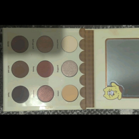 The Crème Shop x Pompompurin Golden Dream Palette - Picture 3 of 6